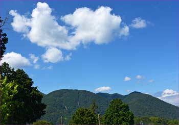 雲湧く