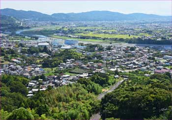 東山北