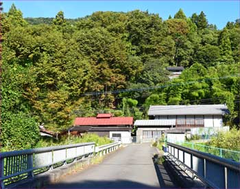 深沢畳店前