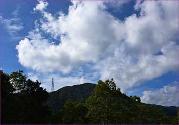 雲湧く