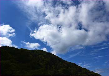 雲湧く