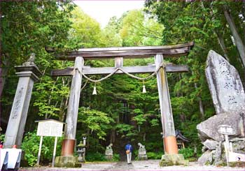 宝光社鳥居