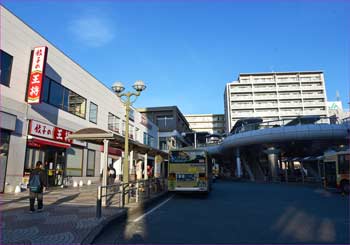 秦野駅前