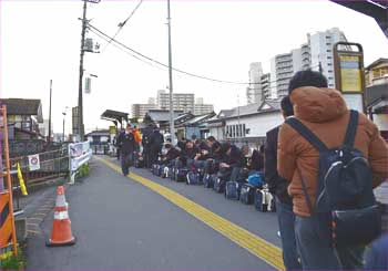 高尾駅バス停