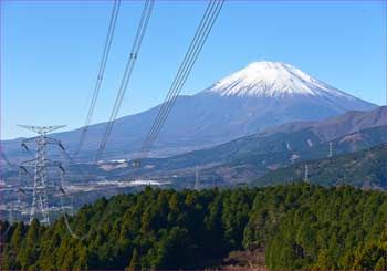 送電線と富士