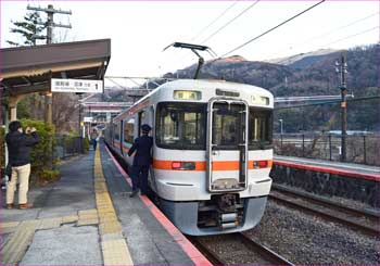 谷峨駅で