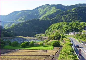 谷峨駅辺り