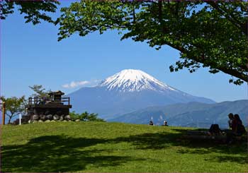 山頂の富士