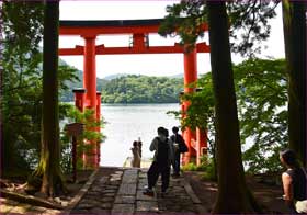 平和の鳥居