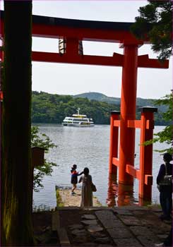 平和の鳥居