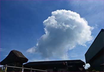 雲湧く