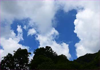 雲湧く