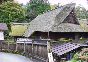 茅葺き屋根