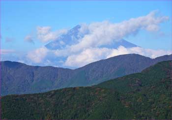 富士山雲に