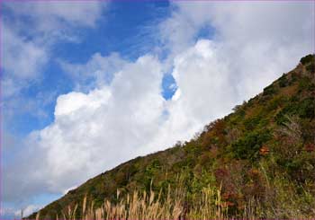 雲湧く