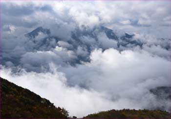 箱根は雲に