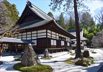 石庭と本堂