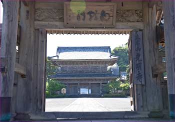 総門から