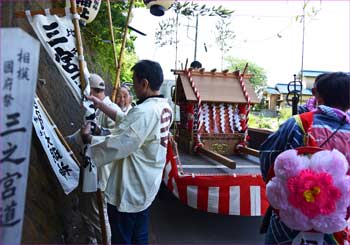 比々多神社の神輿