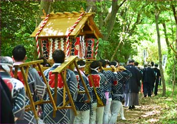 会場へ