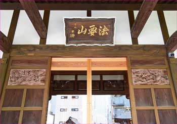 本堂内