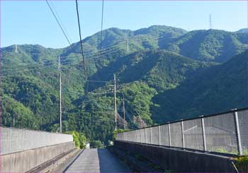 中央道陸橋