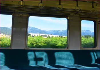 電車で