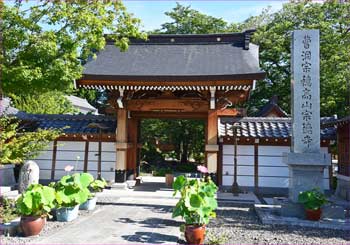 宗徳寺門前