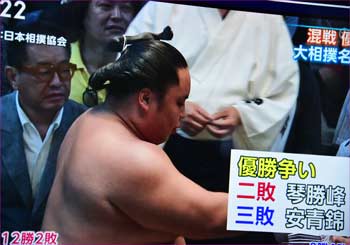 琴勝峰勝つ