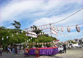 盆踊り会場