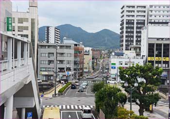 秦野駅前