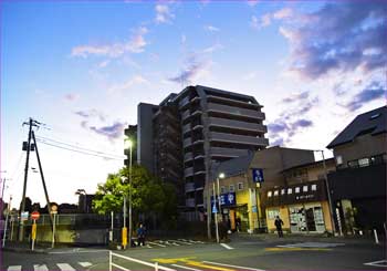 国府津駅前夜明け