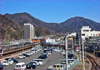大月駅へ