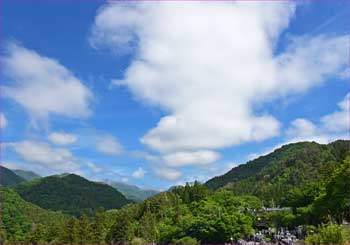 雲湧く
